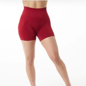 AMPLIFY SHORT 4.5"